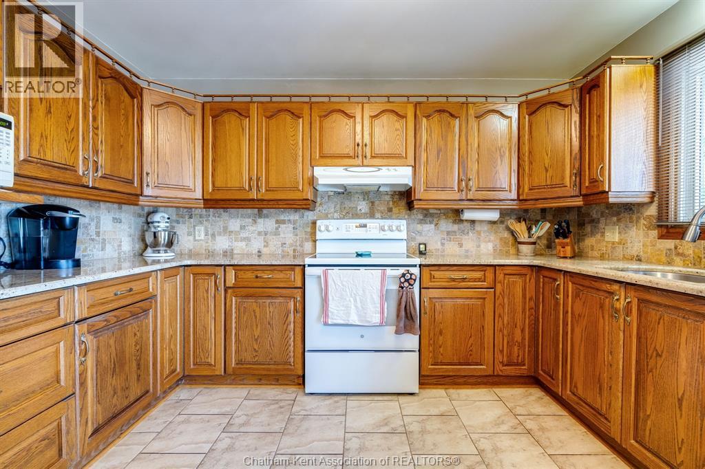 Photo 10 of 47 Mckee Road, Wallaceburg ON