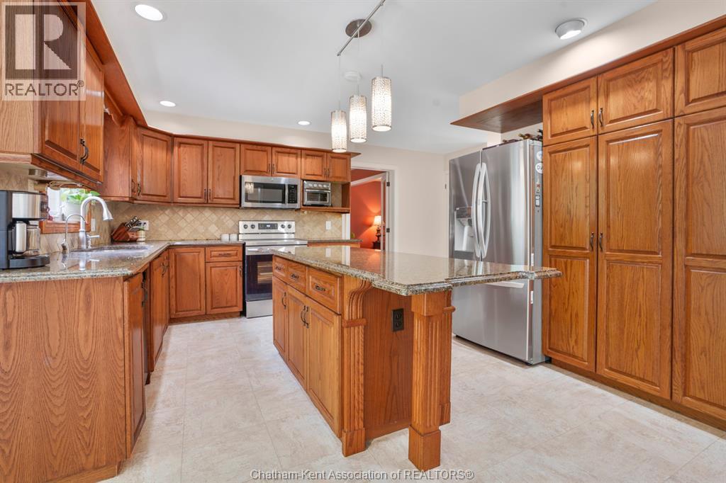 Photo 11 of 34 Braemar Boulevard, Chatham ON