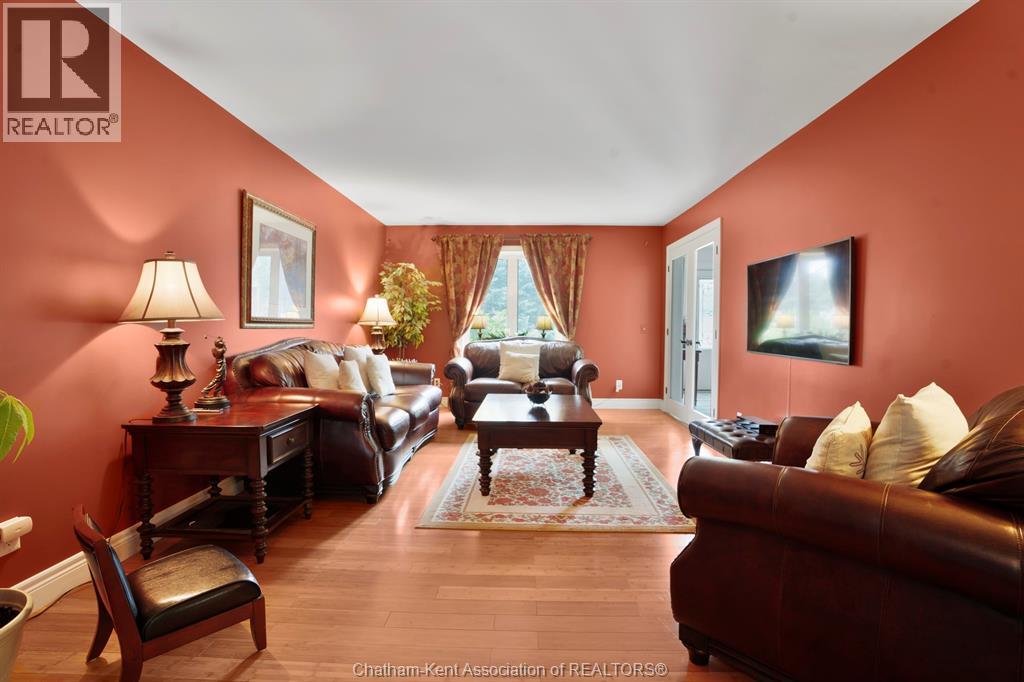 Photo 17 of 34 Braemar Boulevard, Chatham ON