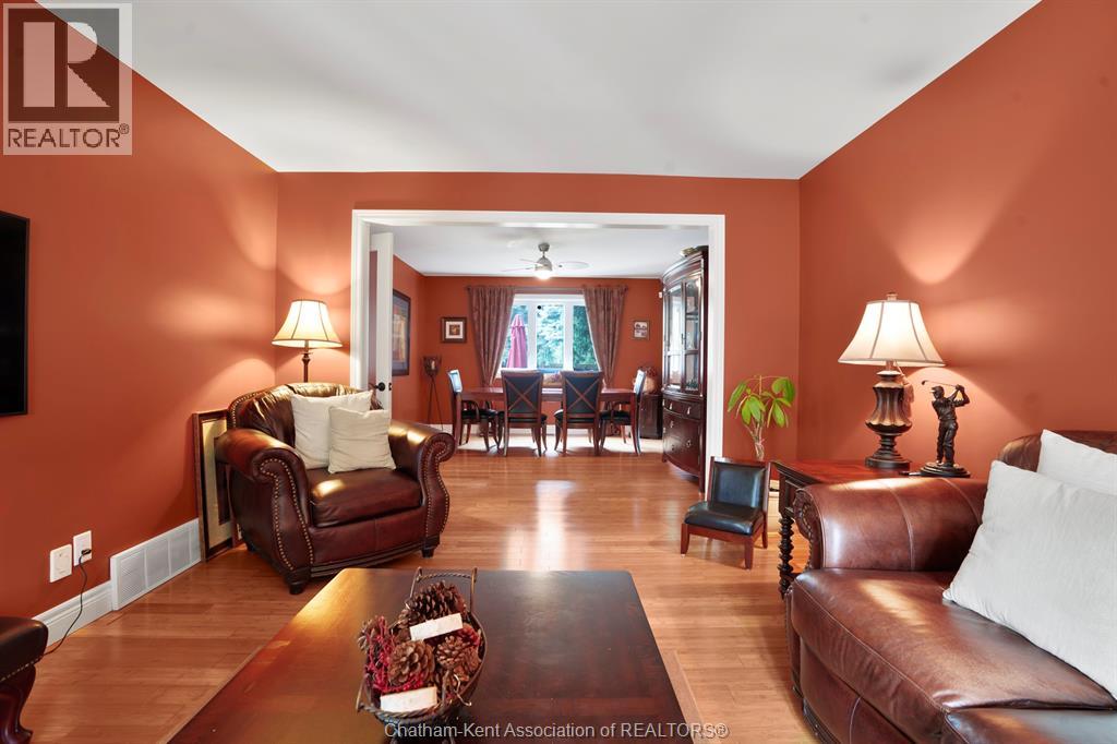 Photo 18 of 34 Braemar Boulevard, Chatham ON