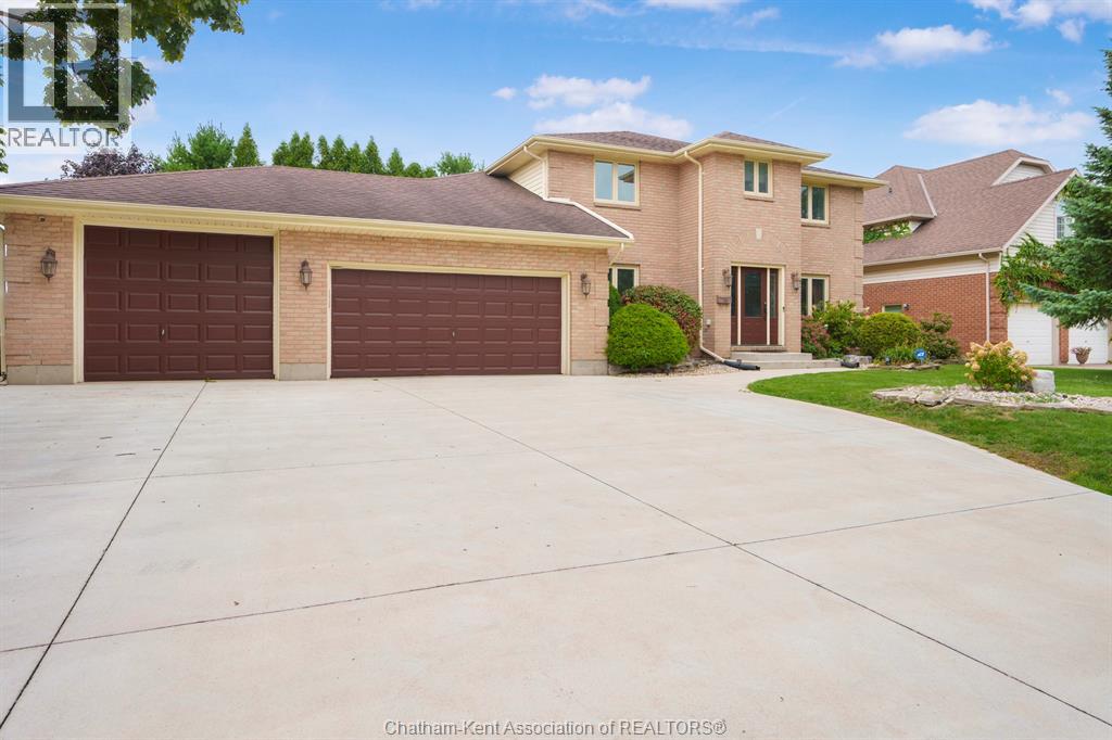 Photo 2 of 34 Braemar Boulevard, Chatham ON