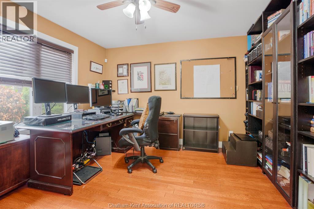 Photo 24 of 34 Braemar Boulevard, Chatham ON