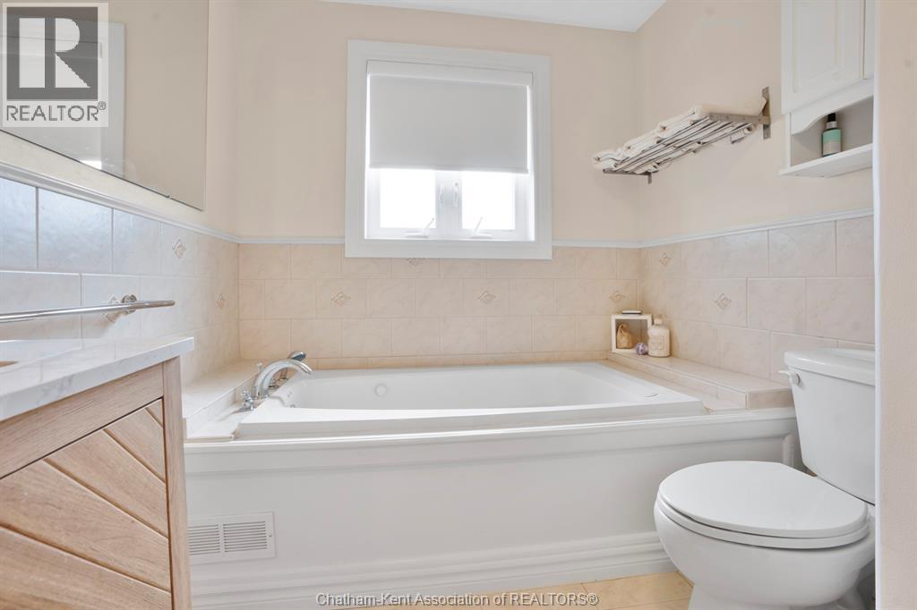 Photo 30 of 34 Braemar Boulevard, Chatham ON