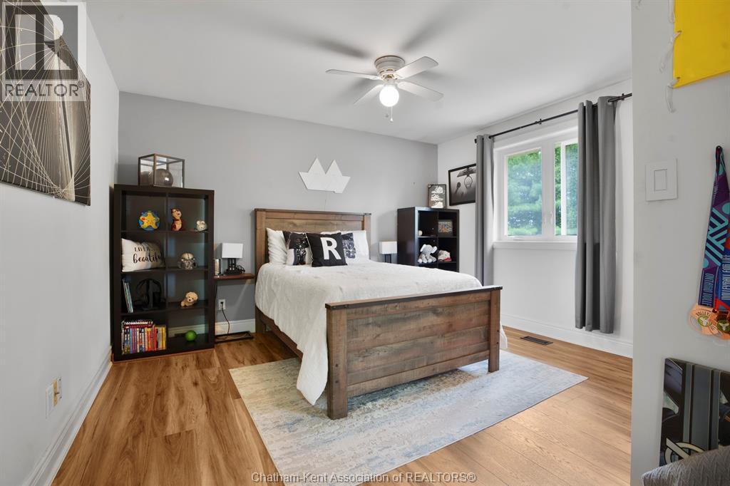 Photo 33 of 34 Braemar Boulevard, Chatham ON