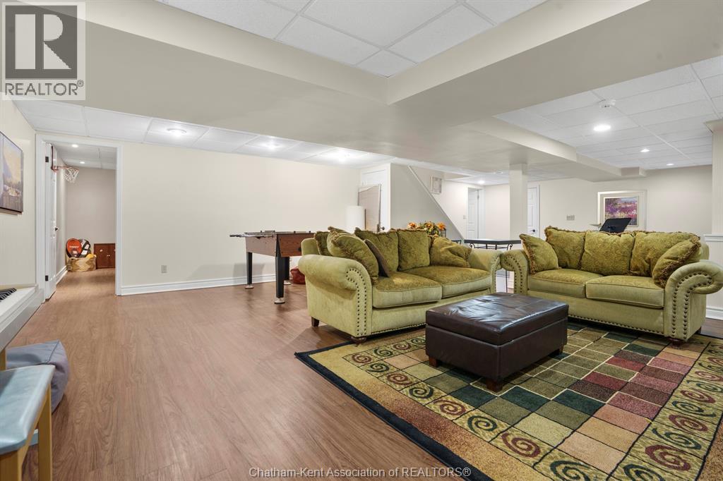 Photo 38 of 34 Braemar Boulevard, Chatham ON