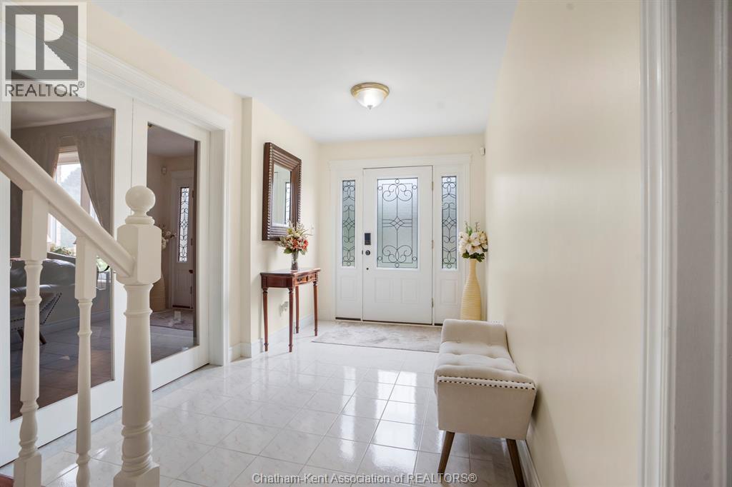 Photo 4 of 34 Braemar Boulevard, Chatham ON