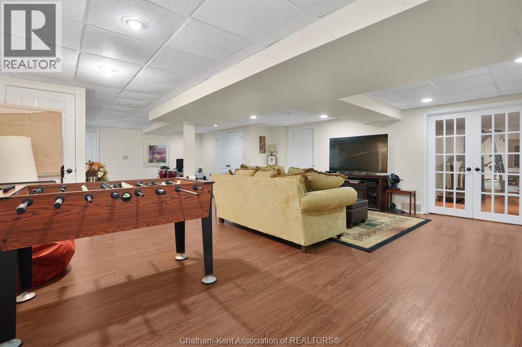 Photo 40 of 34 Braemar Boulevard, Chatham ON