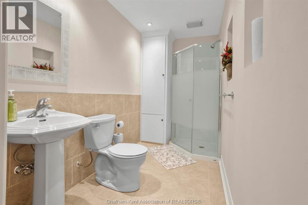 Photo 44 of 34 Braemar Boulevard, Chatham ON
