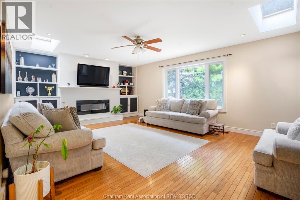 Photo 6 of 34 Braemar Boulevard, Chatham ON