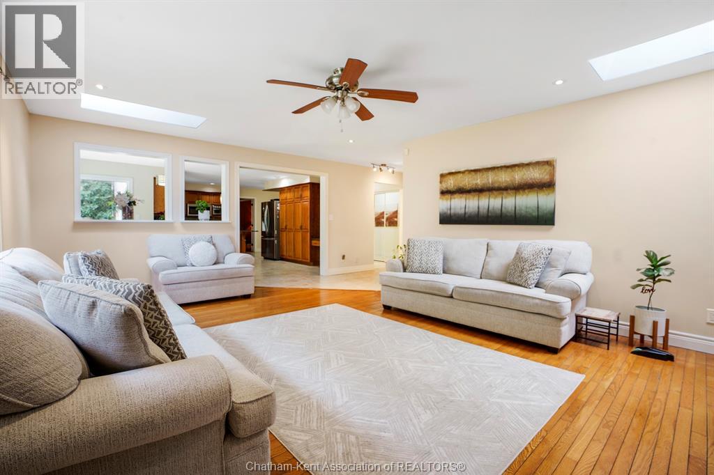 Photo 8 of 34 Braemar Boulevard, Chatham ON