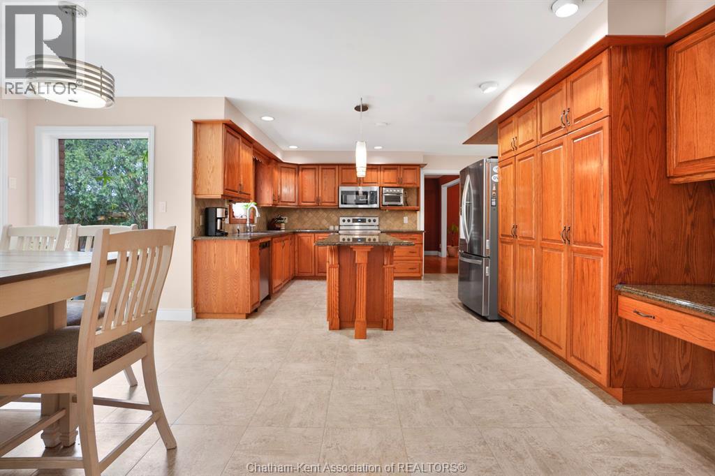Photo 9 of 34 Braemar Boulevard, Chatham ON