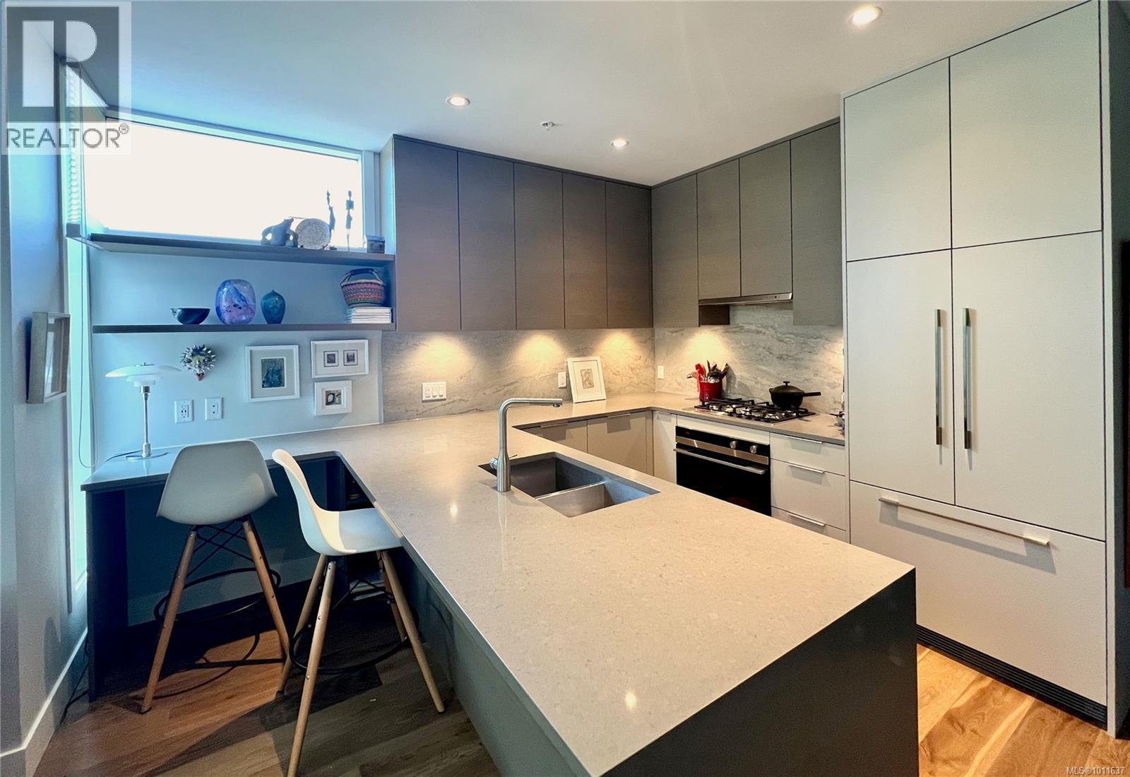 Photo 12 of 206 986 Heywood Ave, Victoria BC