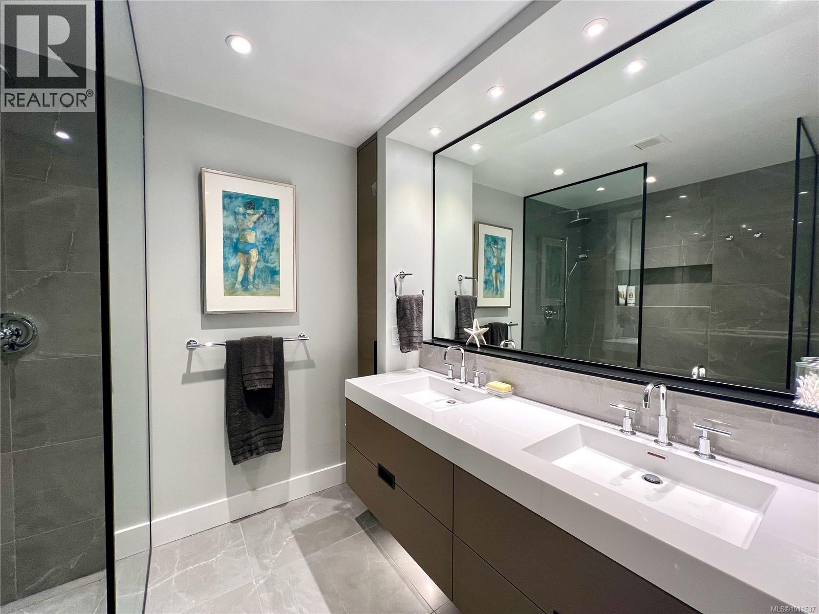 Photo 22 of 206 986 Heywood Ave, Victoria BC