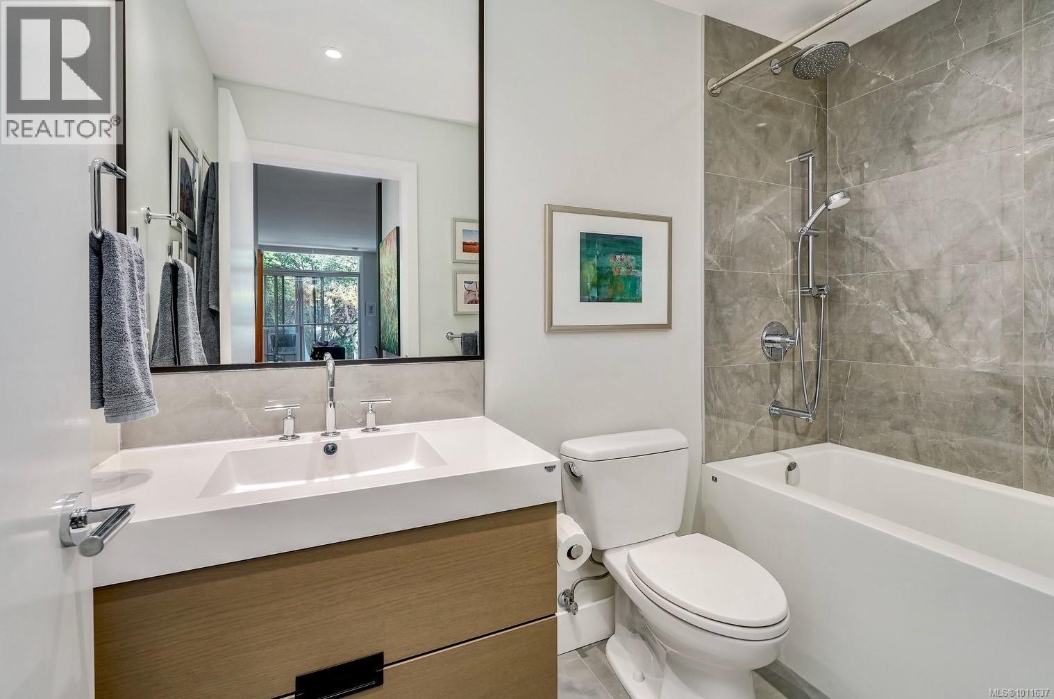 Photo 25 of 206 986 Heywood Ave, Victoria BC