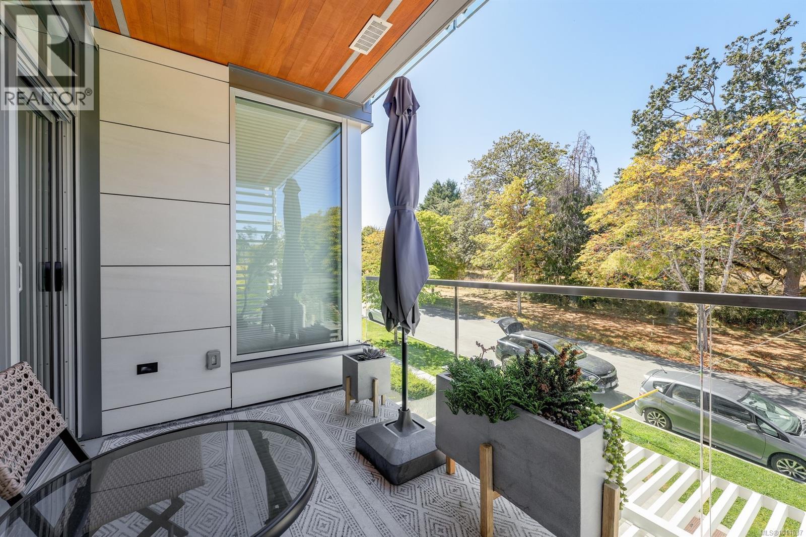 Photo 29 of 206 986 Heywood Ave, Victoria BC