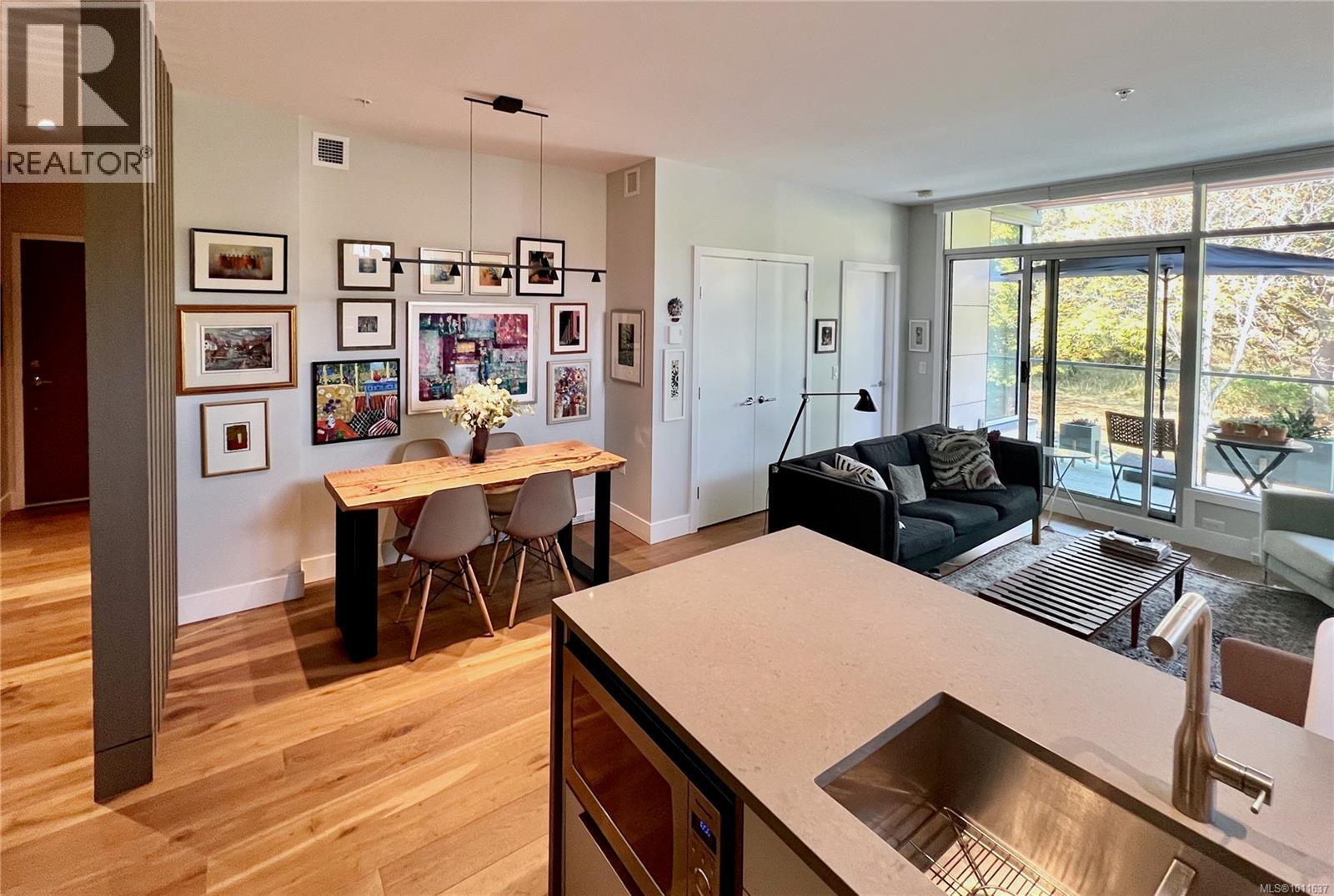 Photo 6 of 206 986 Heywood Ave, Victoria BC