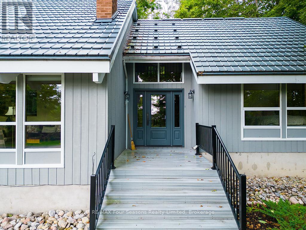 Photo 3 of 148 Northmount Crescent, Blue Mountains ON