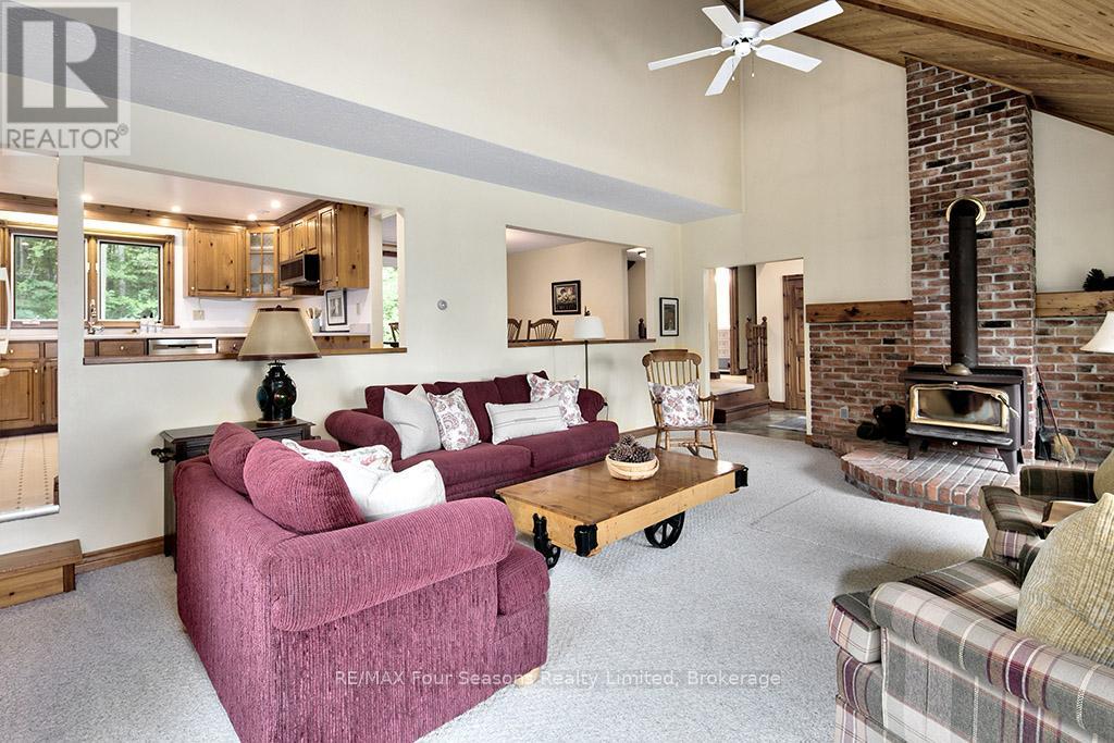 Photo 8 of 148 Northmount Crescent, Blue Mountains ON