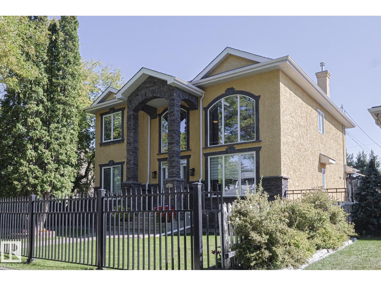 Photo 1 of 10731 150 St Nw, Edmonton AB
