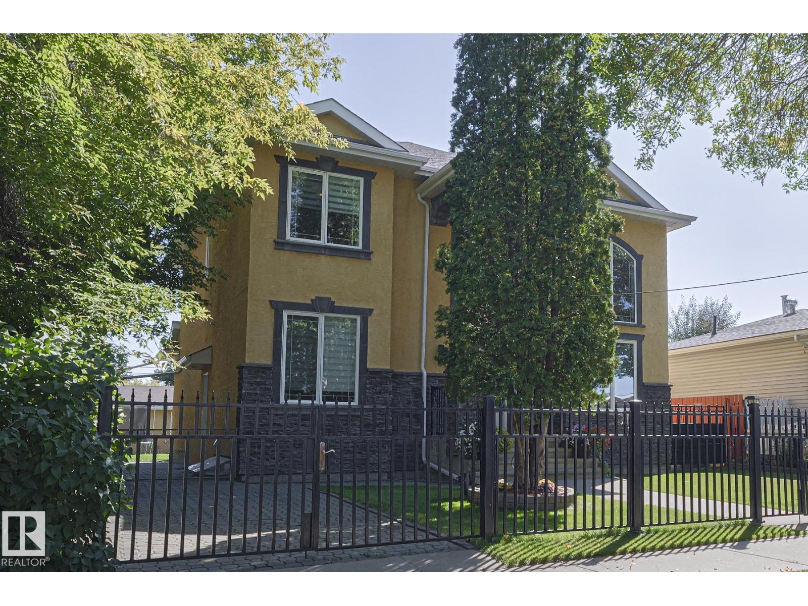 Photo 3 of 10731 150 St Nw, Edmonton AB