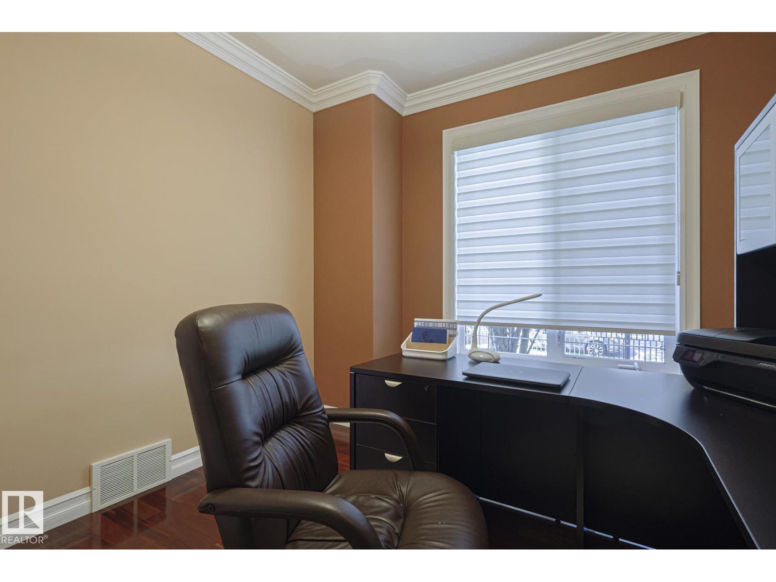 Photo 8 of 10731 150 St Nw, Edmonton AB