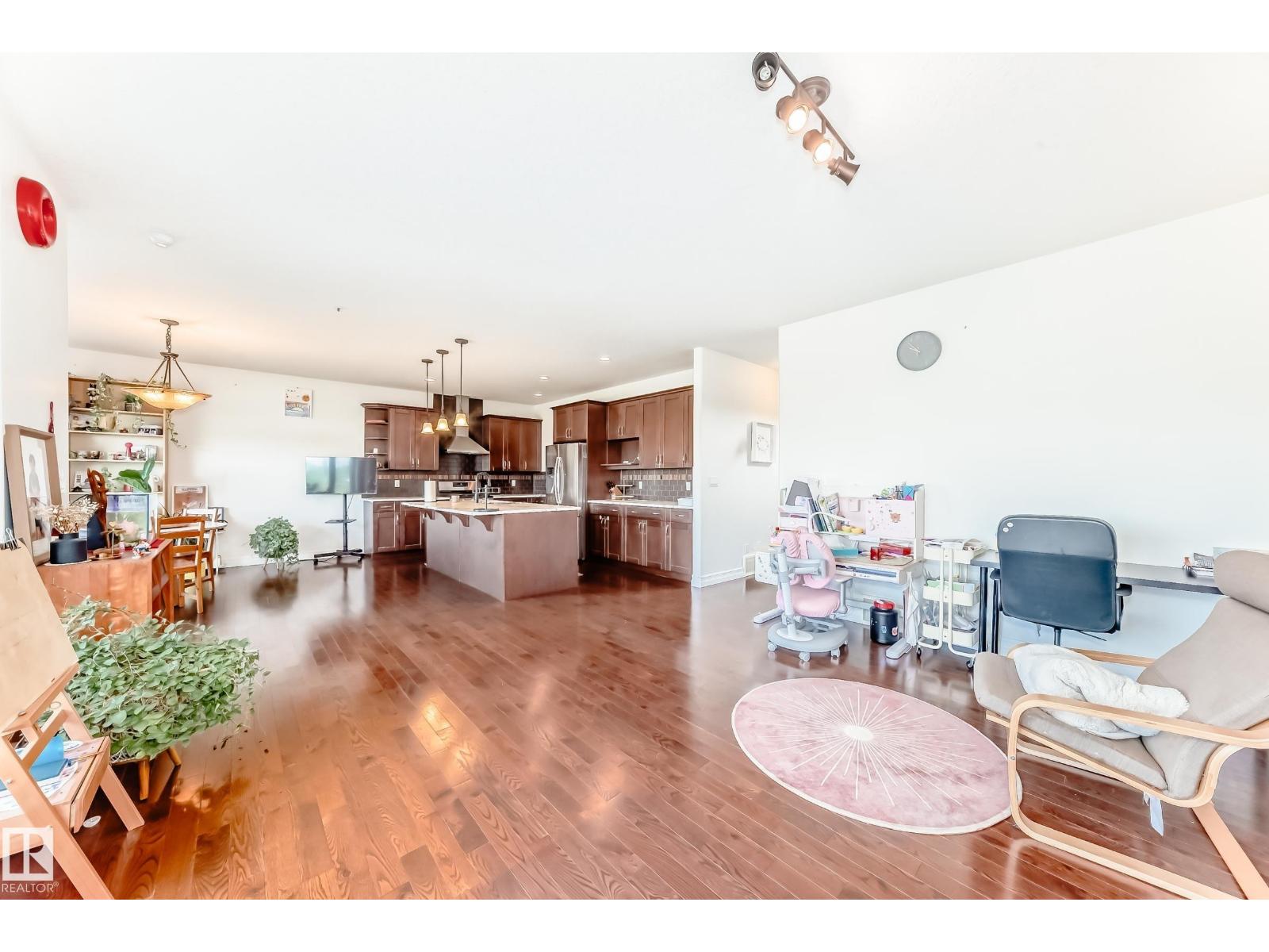 Photo 11 of 8412 218 St Nw, Edmonton AB
