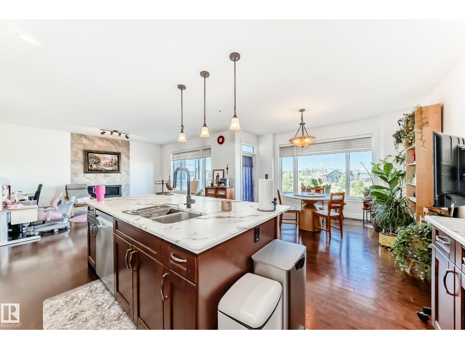 Photo 13 of 8412 218 St Nw, Edmonton AB