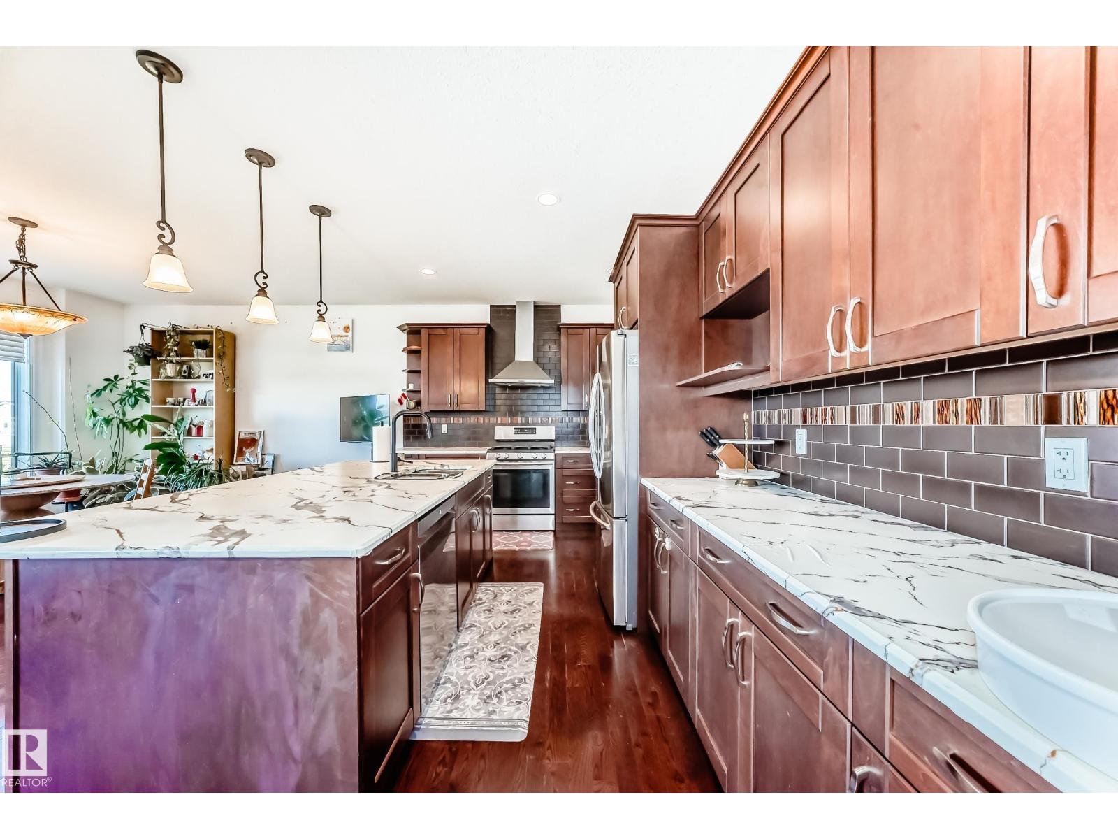 Photo 15 of 8412 218 St Nw, Edmonton AB