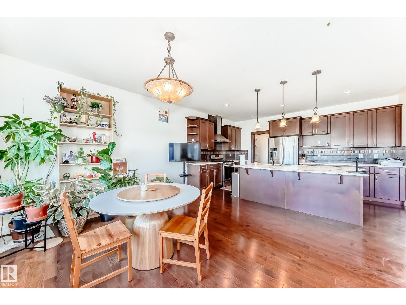Photo 21 of 8412 218 St Nw, Edmonton AB