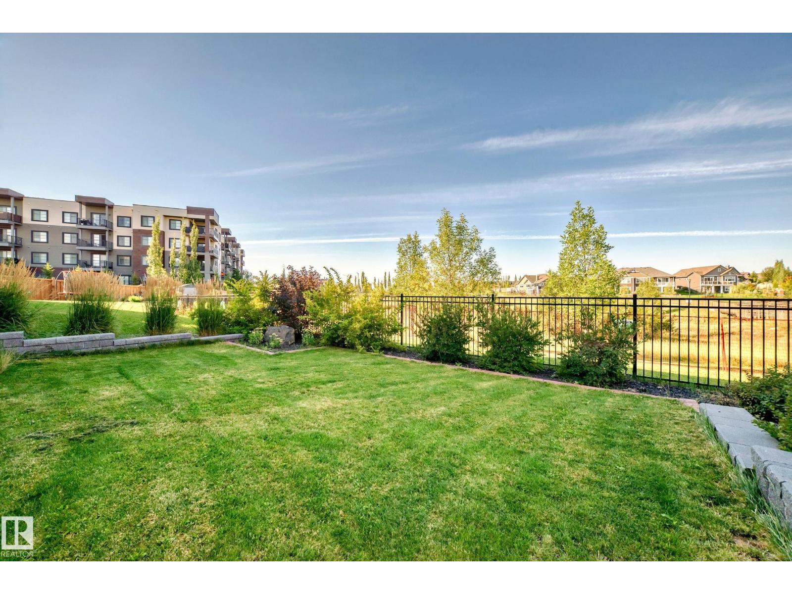 Photo 24 of 8412 218 St Nw, Edmonton AB