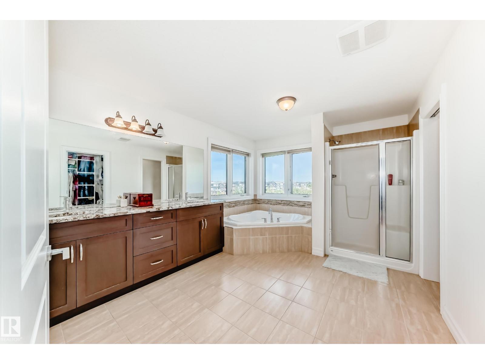 Photo 31 of 8412 218 St Nw, Edmonton AB