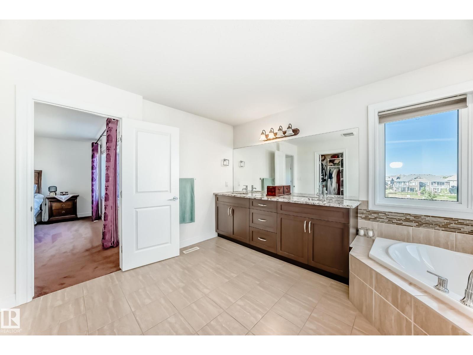 Photo 32 of 8412 218 St Nw, Edmonton AB