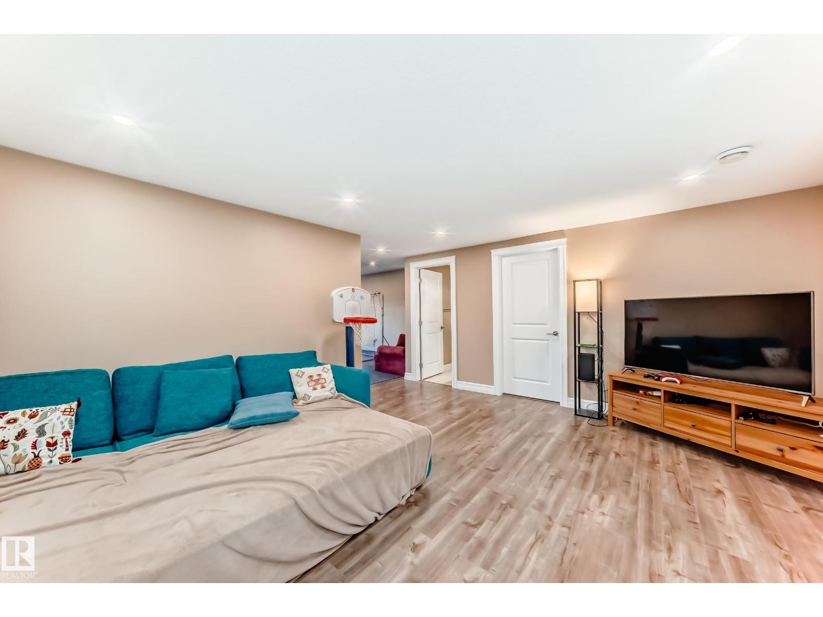 Photo 39 of 8412 218 St Nw, Edmonton AB