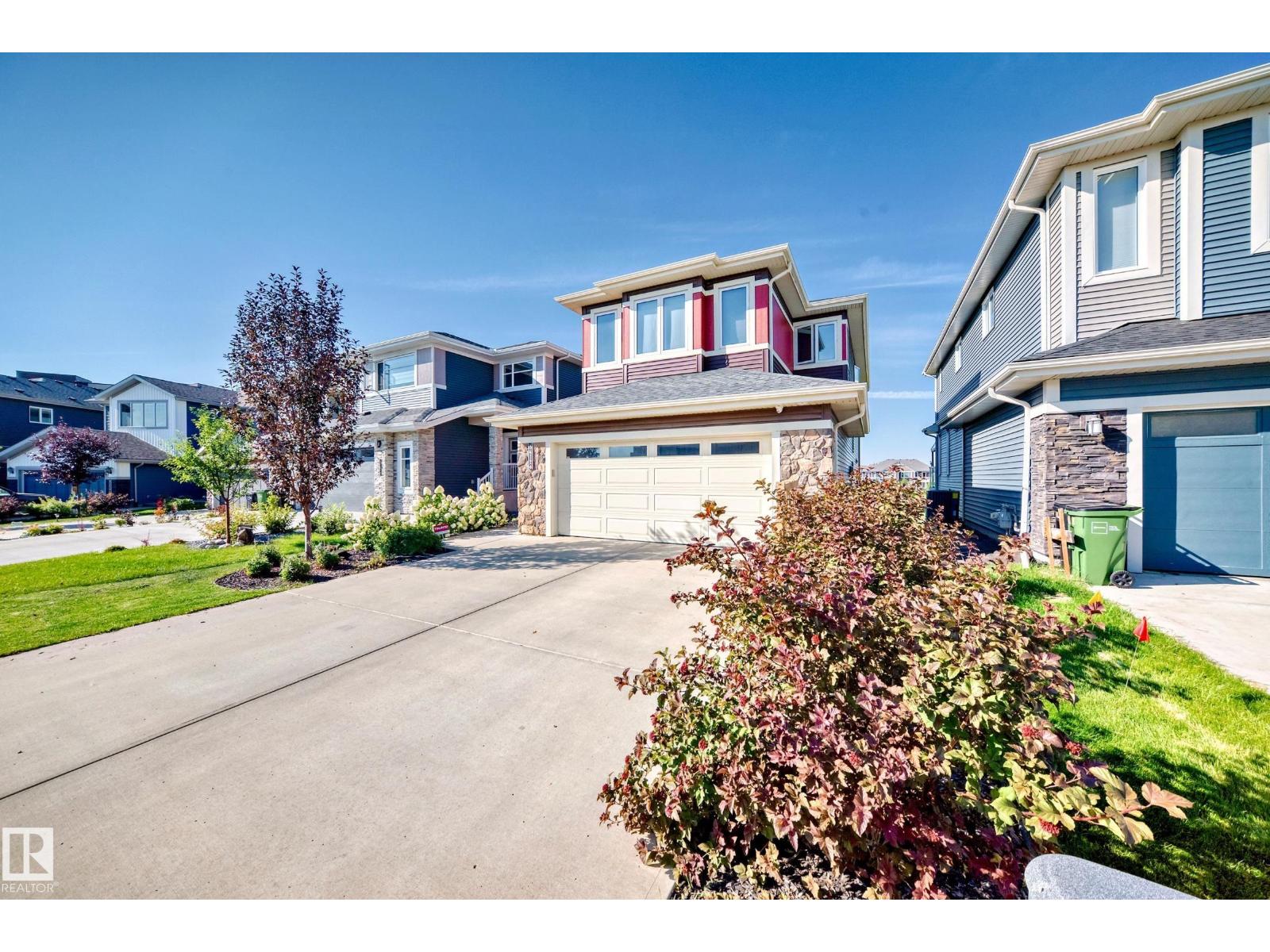 Photo 4 of 8412 218 St Nw, Edmonton AB
