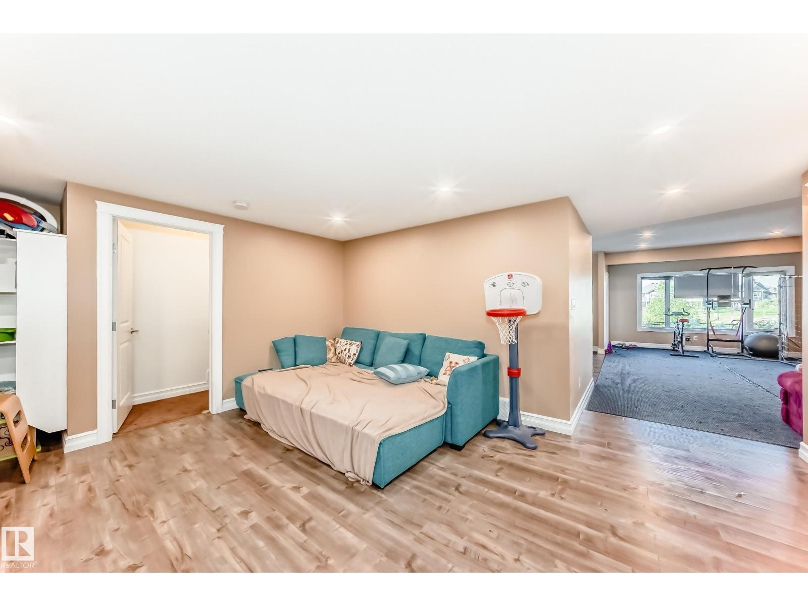 Photo 40 of 8412 218 St Nw, Edmonton AB