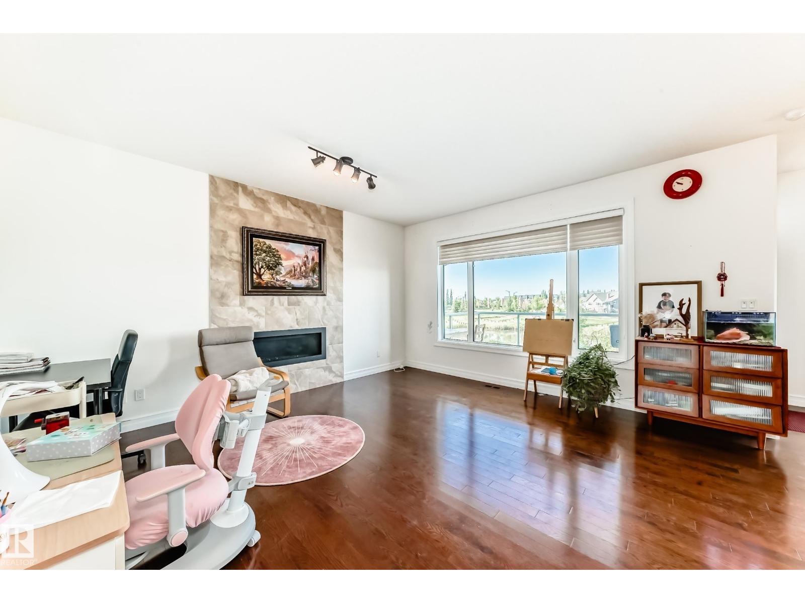 Photo 9 of 8412 218 St Nw, Edmonton AB