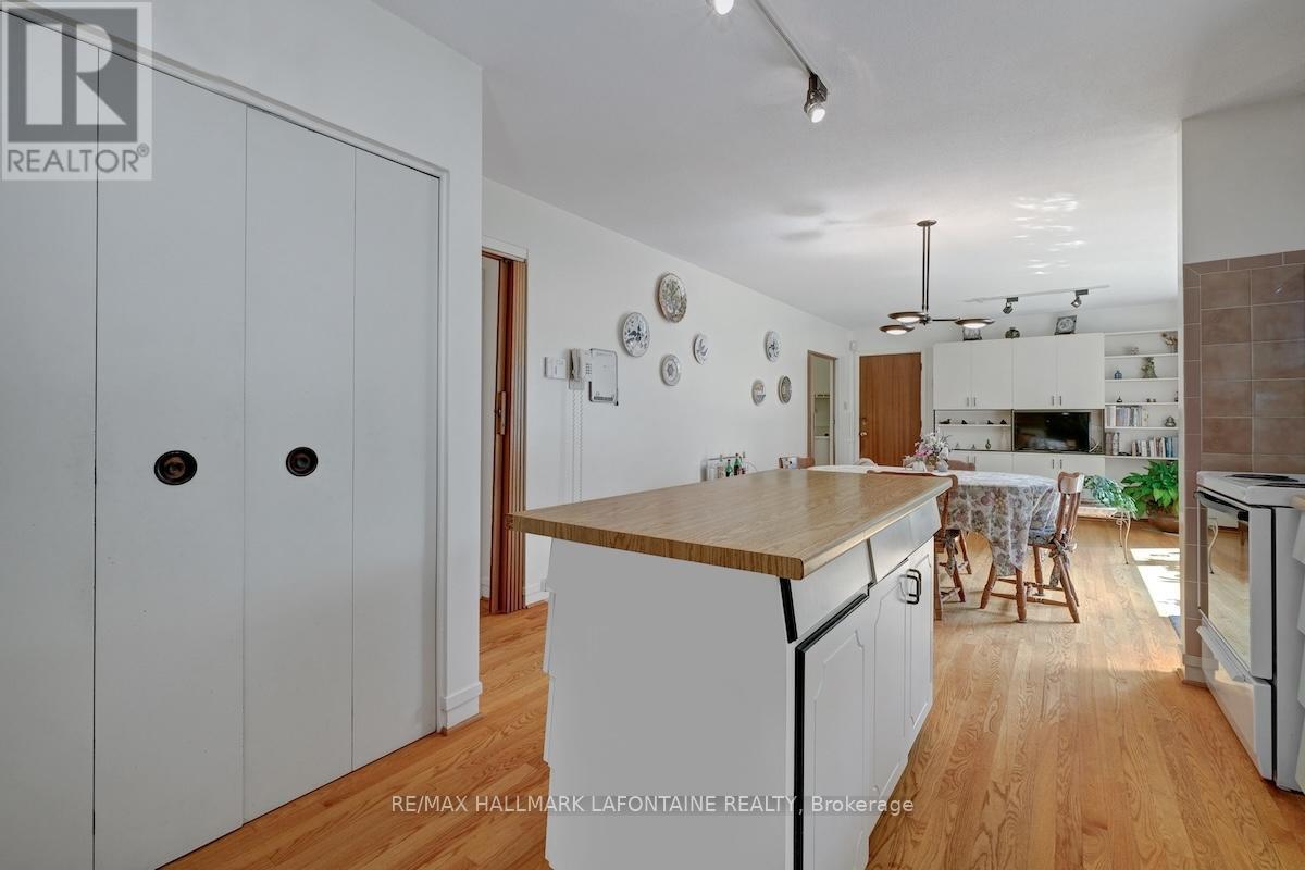 Photo 15 of 844 Edgeworth Avenue, Ottawa ON