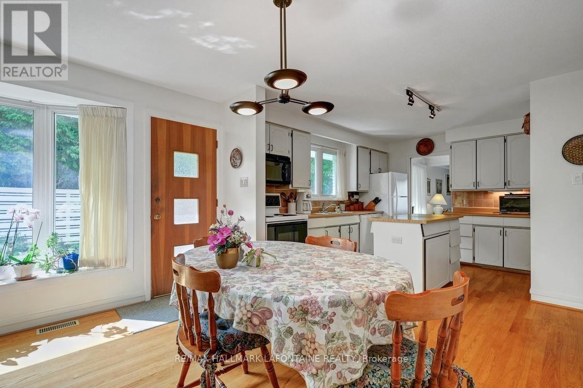 Photo 16 of 844 Edgeworth Avenue, Ottawa ON