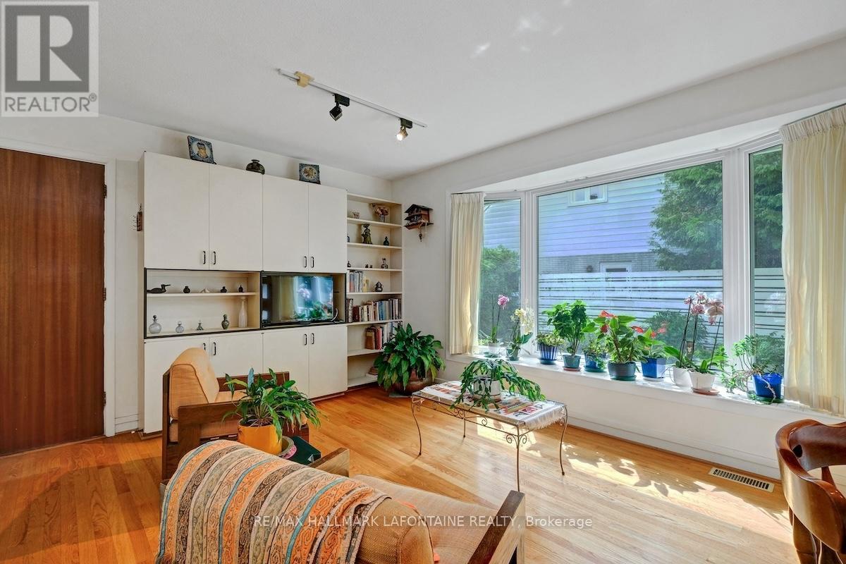 Photo 19 of 844 Edgeworth Avenue, Ottawa ON