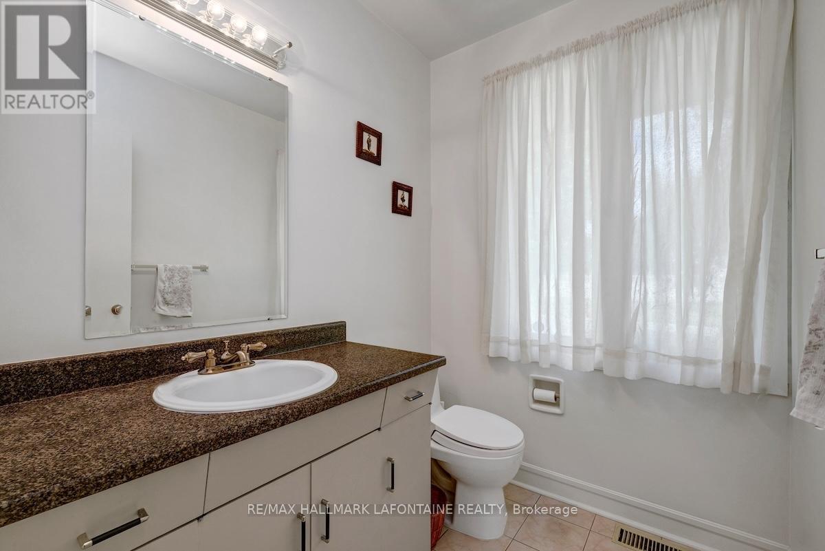 Photo 21 of 844 Edgeworth Avenue, Ottawa ON