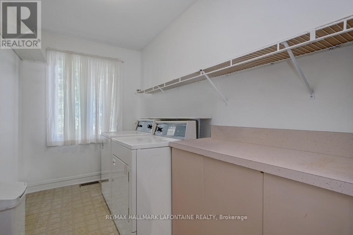 Photo 22 of 844 Edgeworth Avenue, Ottawa ON