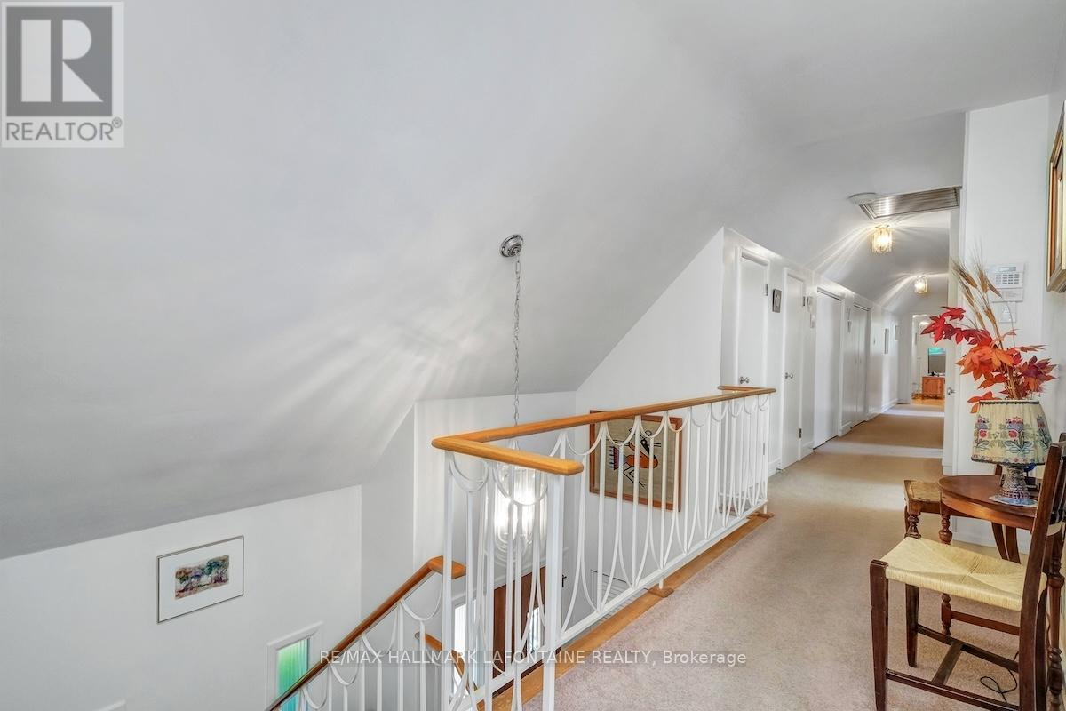 Photo 23 of 844 Edgeworth Avenue, Ottawa ON