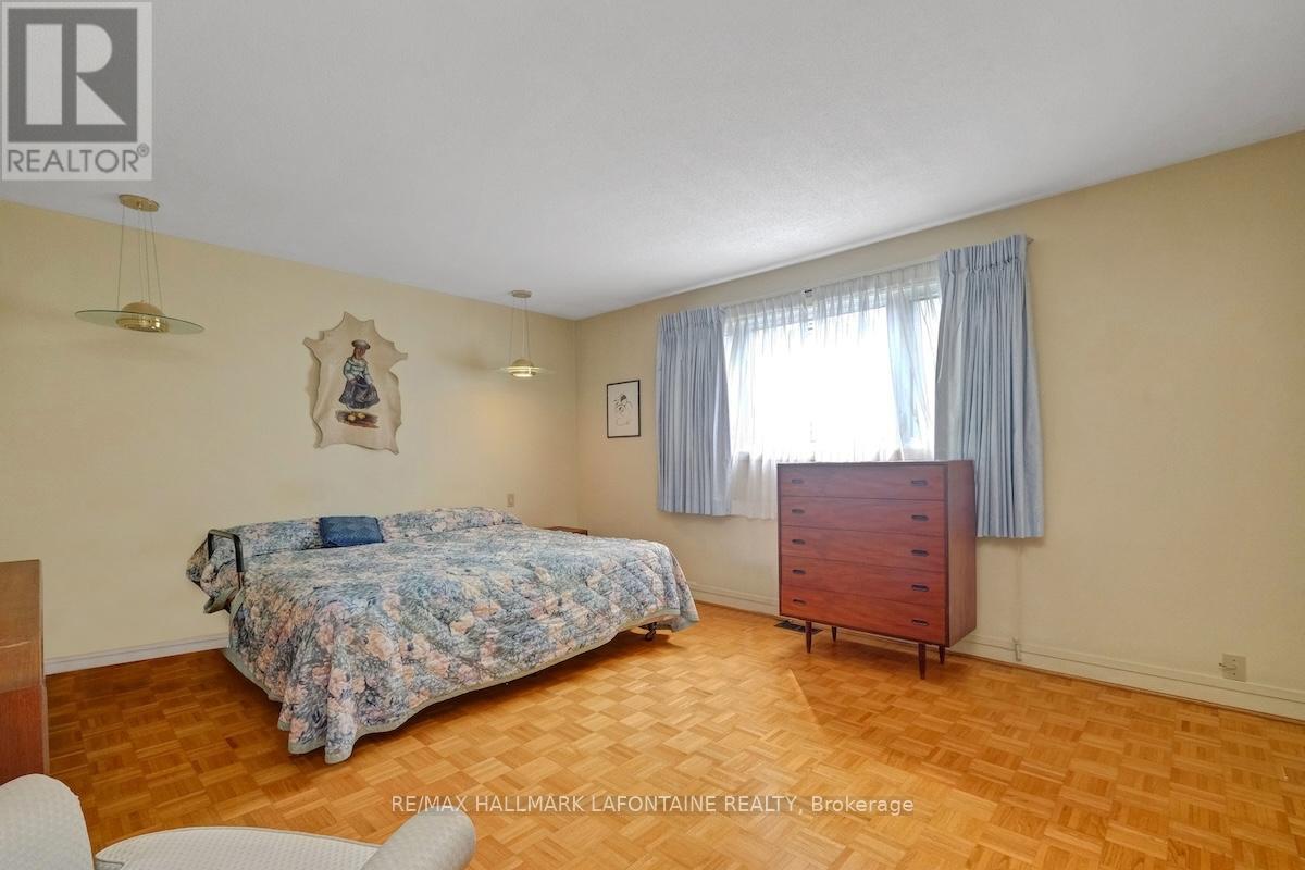 Photo 24 of 844 Edgeworth Avenue, Ottawa ON