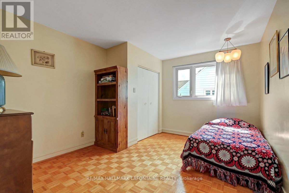 Photo 31 of 844 Edgeworth Avenue, Ottawa ON