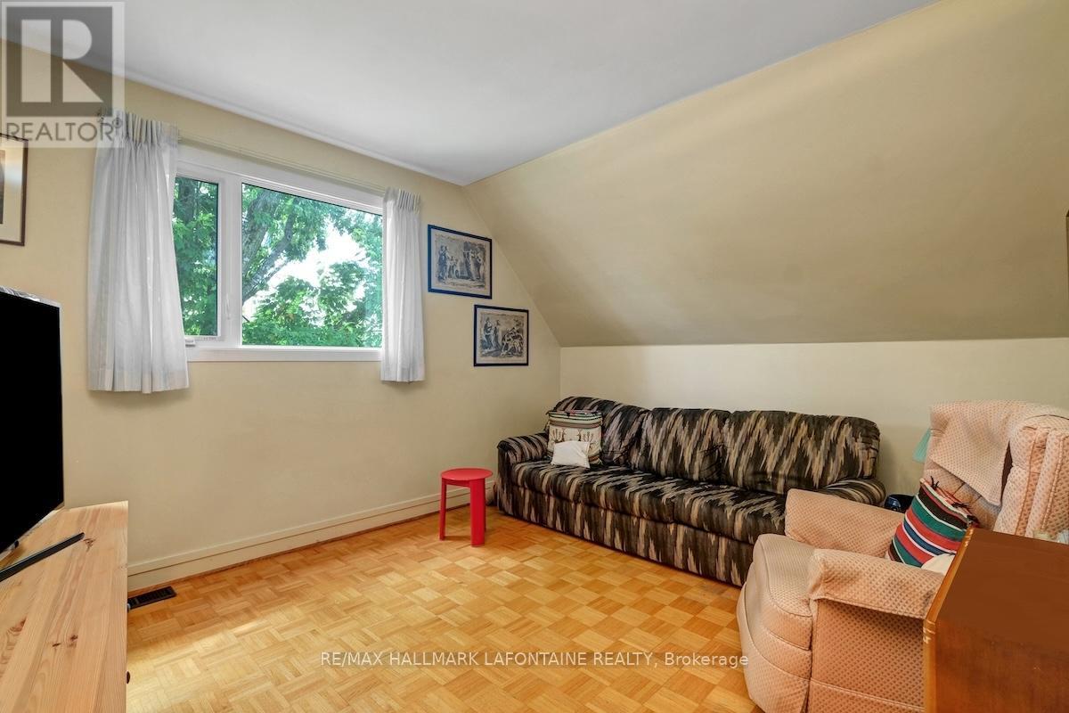 Photo 32 of 844 Edgeworth Avenue, Ottawa ON