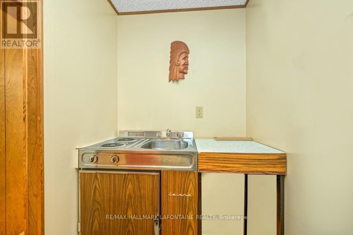 Photo 37 of 844 Edgeworth Avenue, Ottawa ON