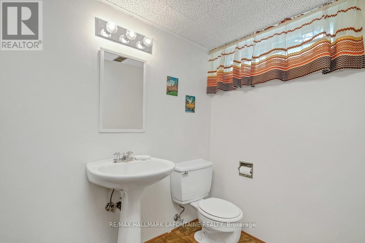 Photo 38 of 844 Edgeworth Avenue, Ottawa ON