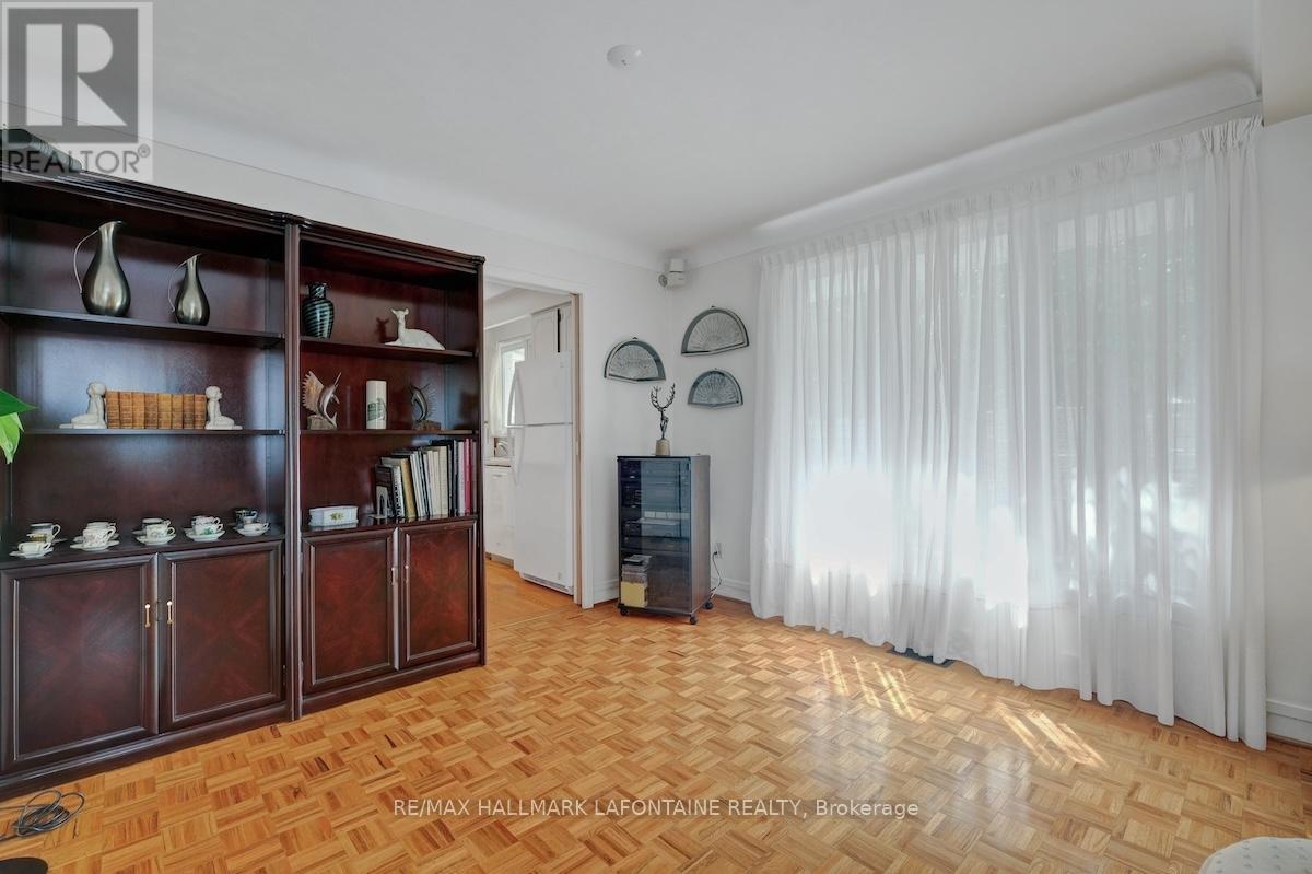 Photo 8 of 844 Edgeworth Avenue, Ottawa ON