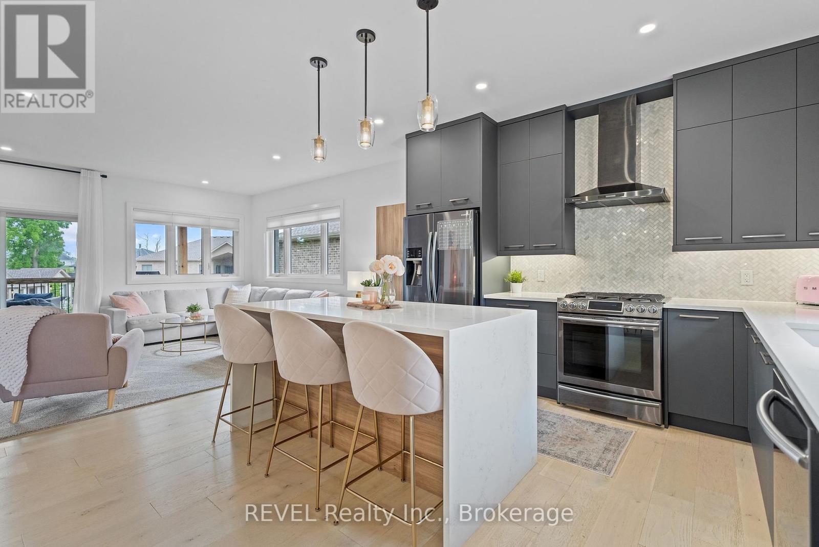 Photo 11 of 704 Clarence Street, Port Colborne ON