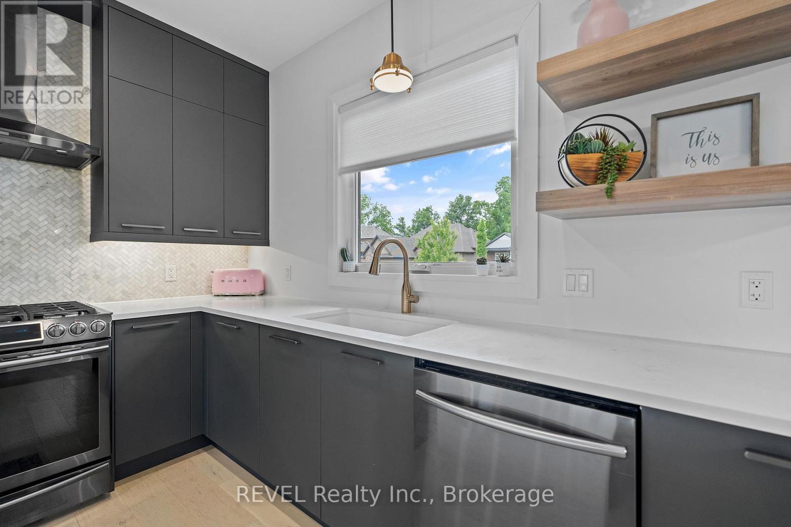 Photo 12 of 704 Clarence Street, Port Colborne ON